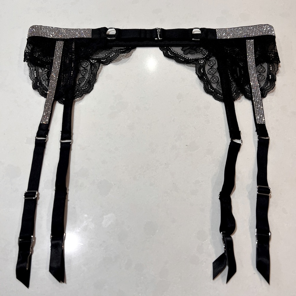 Victoria’s Secret Very Sexy Shine Strap Lace Garter Belt - Picture 5 of 10